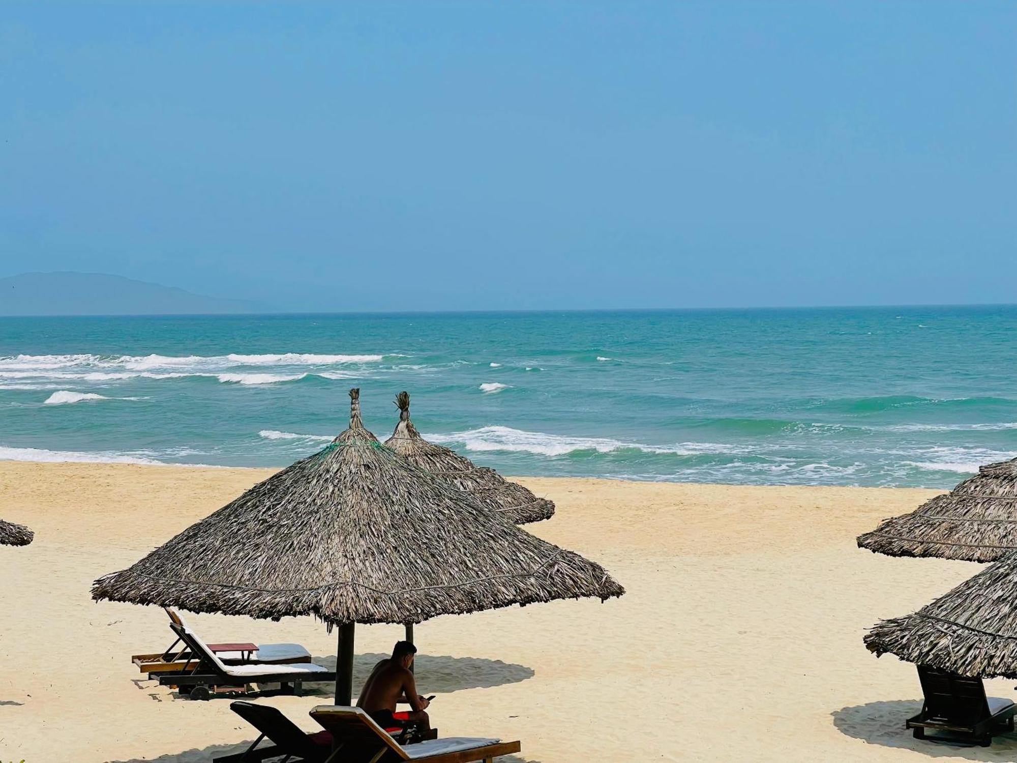 Diamond Beach Villa Da Nang Buitenkant foto