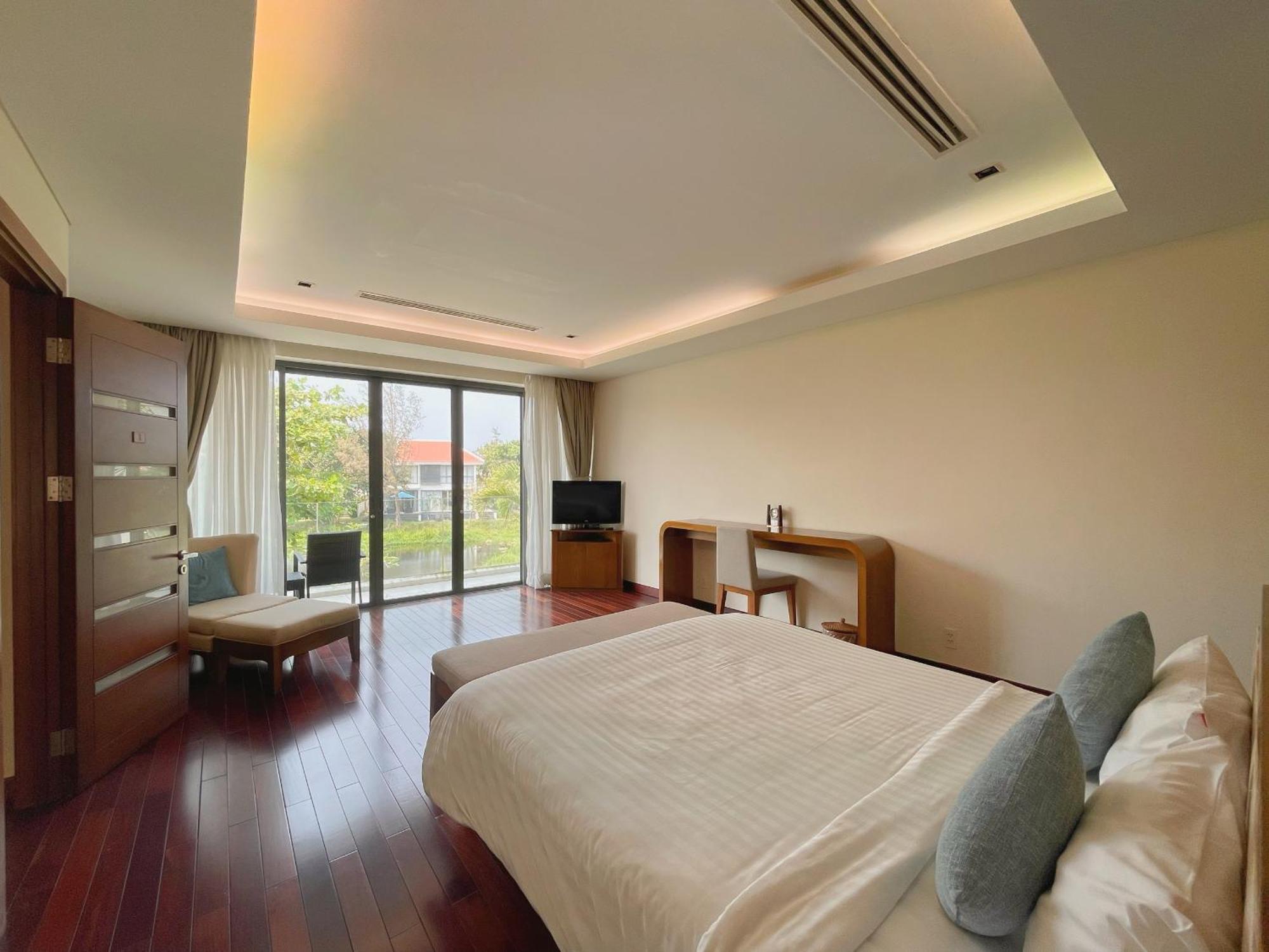 Diamond Beach Villa Da Nang Buitenkant foto