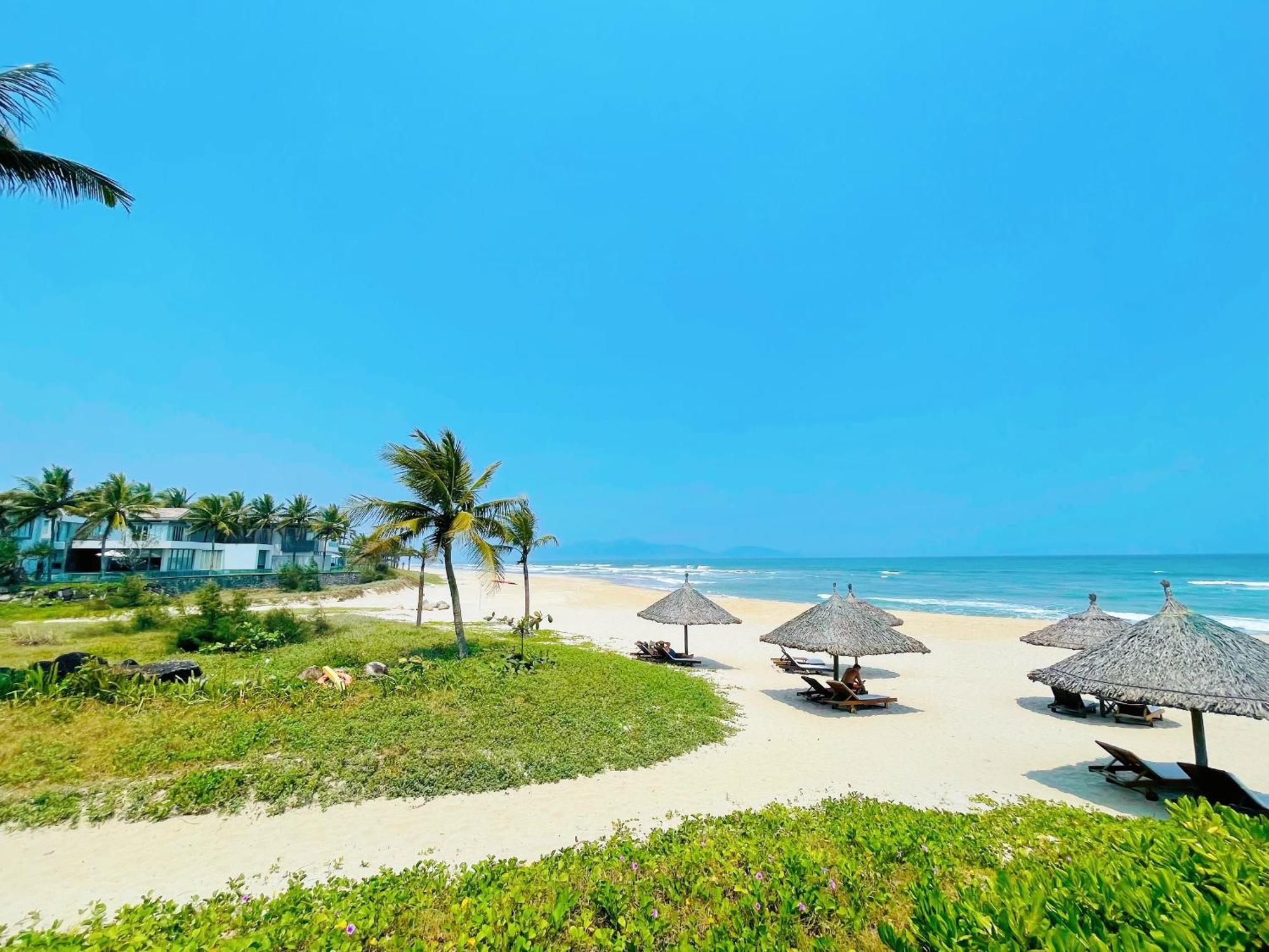 Diamond Beach Villa Da Nang Buitenkant foto