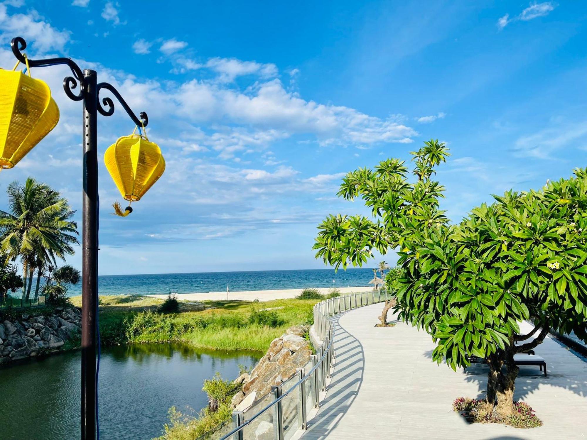 Diamond Beach Villa Da Nang Buitenkant foto