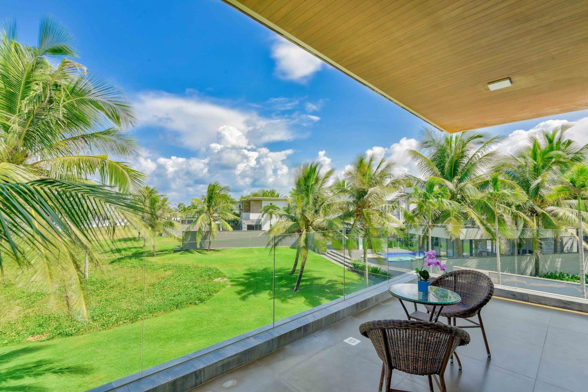 Diamond Beach Villa Da Nang Buitenkant foto