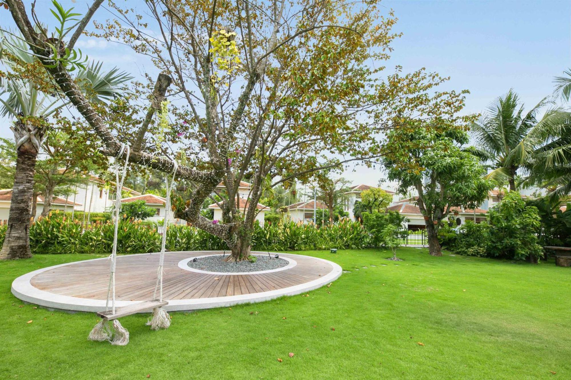 Diamond Beach Villa Da Nang Buitenkant foto