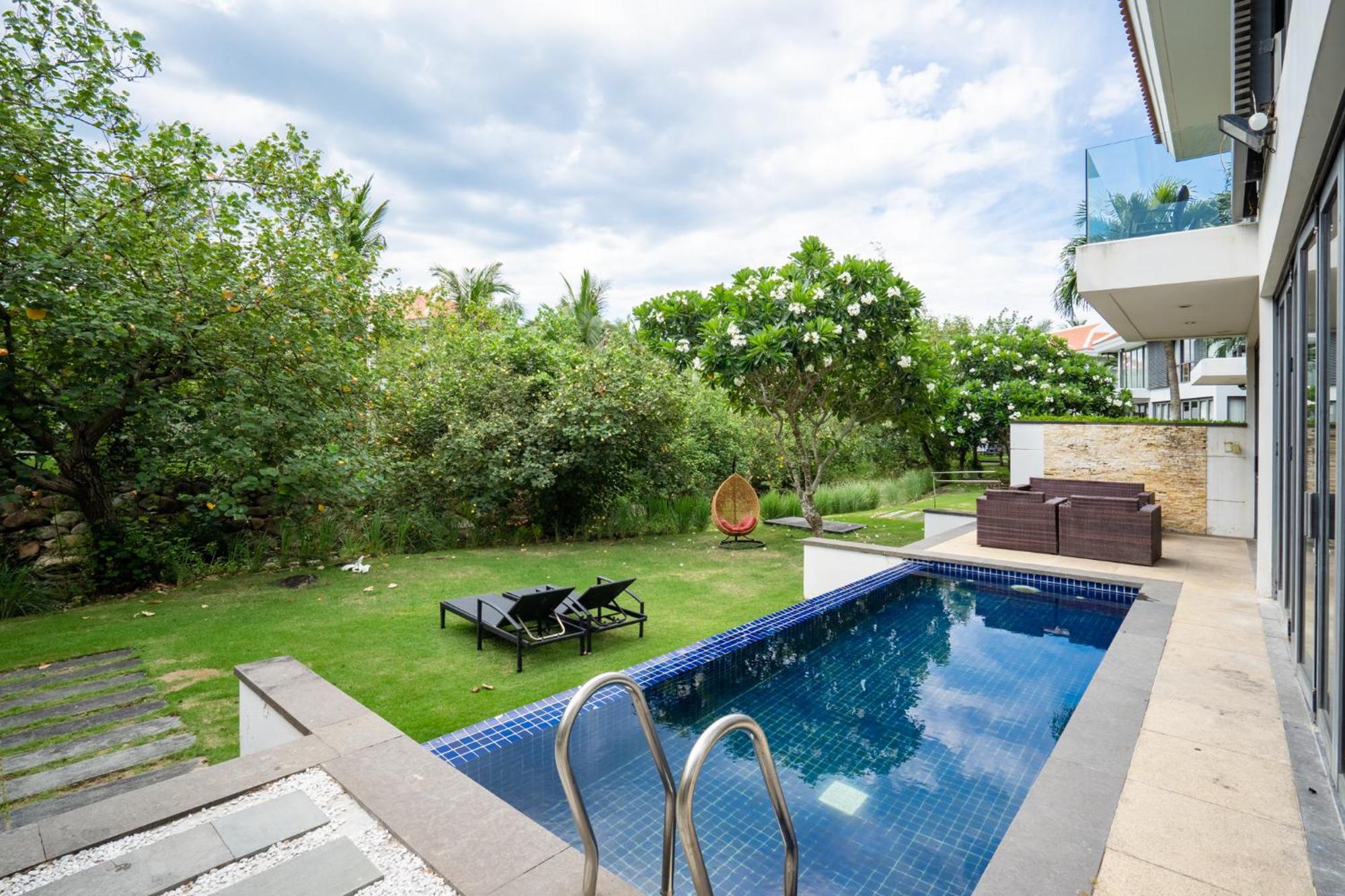 Diamond Beach Villa Da Nang Buitenkant foto