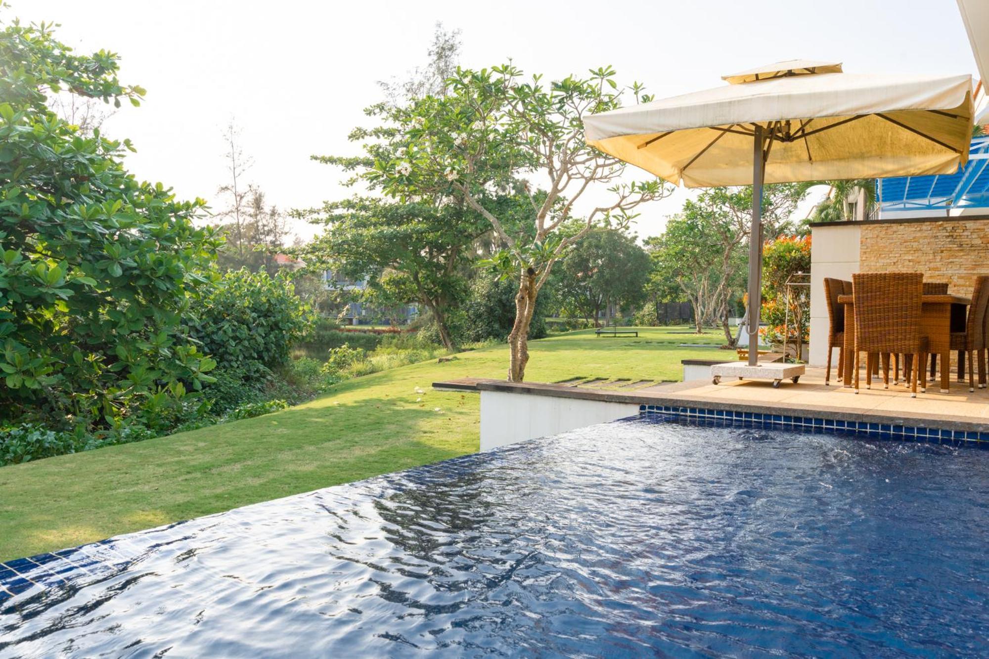 Diamond Beach Villa Da Nang Buitenkant foto