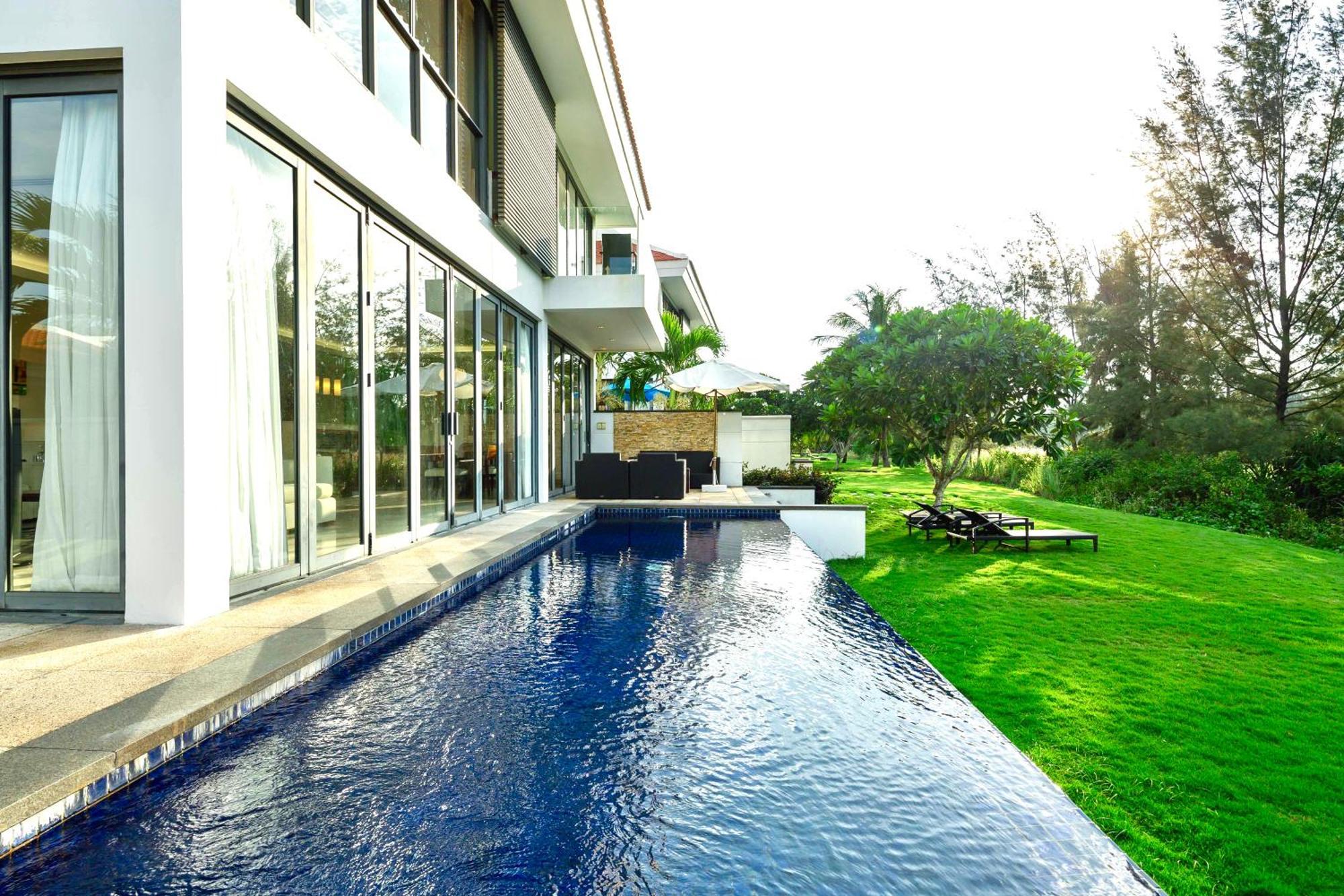 Diamond Beach Villa Da Nang Buitenkant foto