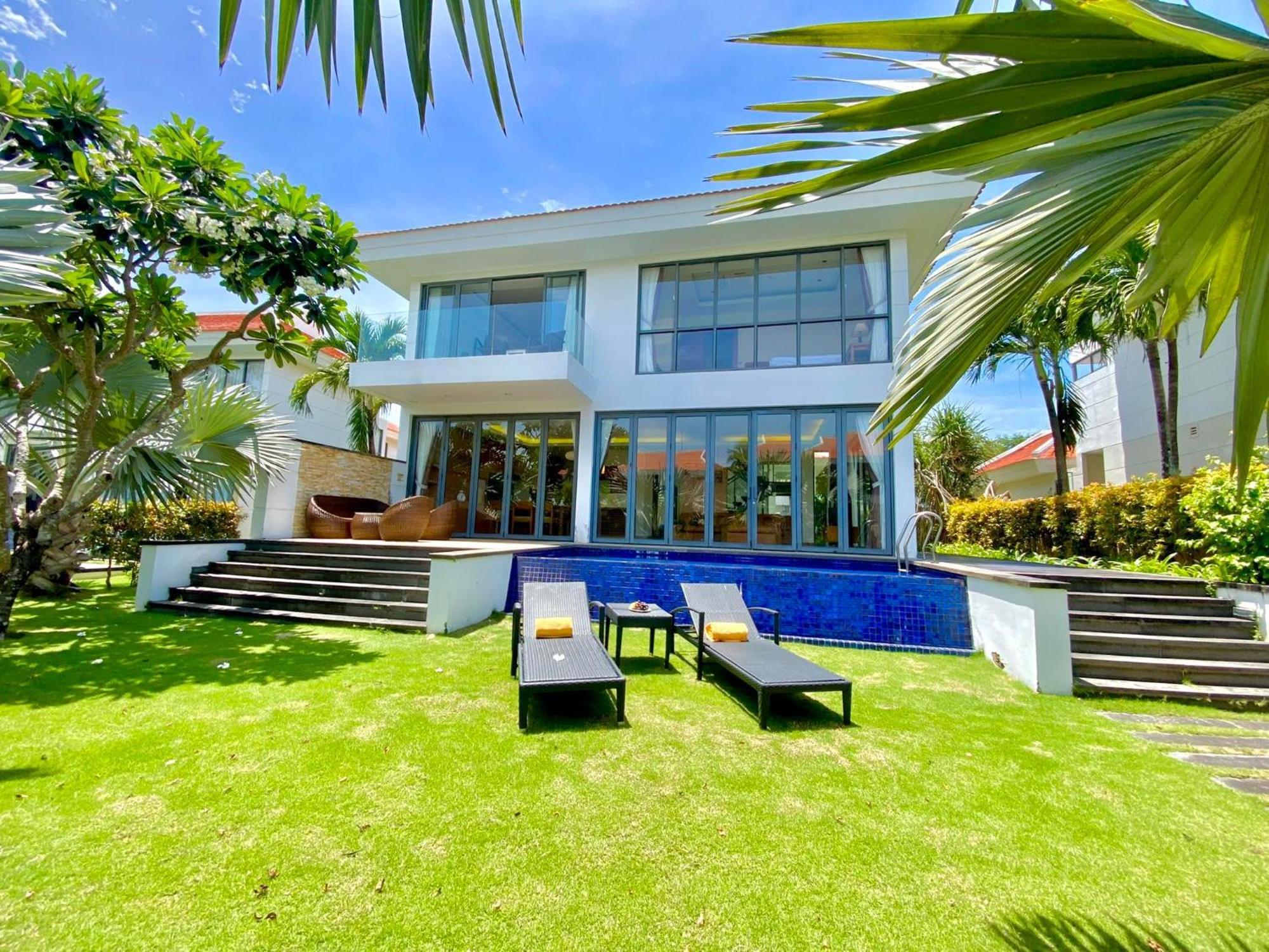 Diamond Beach Villa Da Nang Buitenkant foto