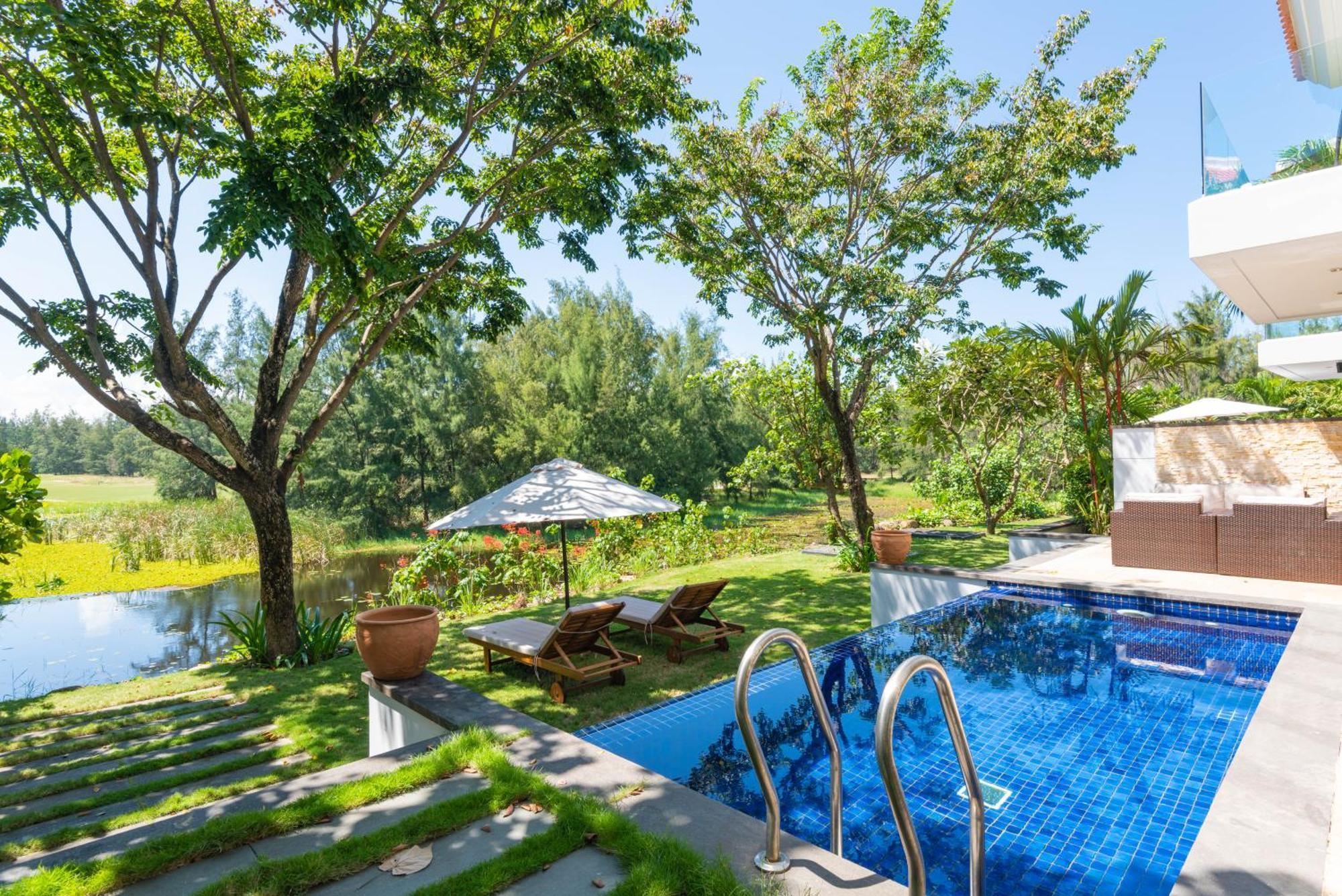Diamond Beach Villa Da Nang Buitenkant foto